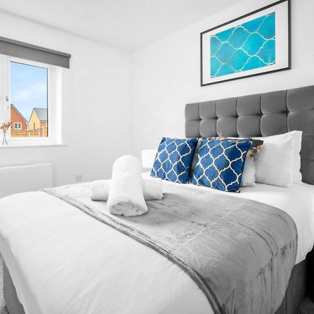 New 2 Bedroom Deluxe Apartment - Parking - Wifi & Netflix - Top Rated - 50C Cradley Heath Dış mekan fotoğraf
