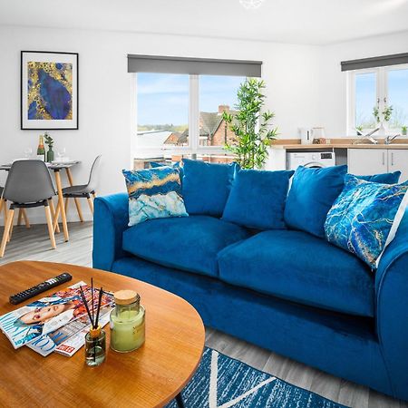 New 2 Bedroom Deluxe Apartment - Parking - Wifi & Netflix - Top Rated - 50C Cradley Heath Dış mekan fotoğraf