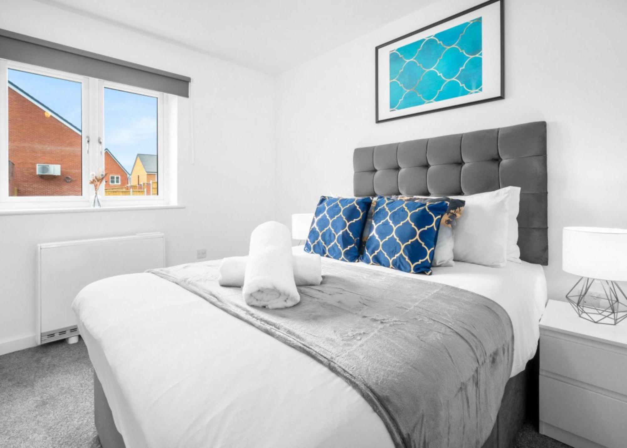 New 2 Bedroom Deluxe Apartment - Parking - Wifi & Netflix - Top Rated - 50C Cradley Heath Dış mekan fotoğraf